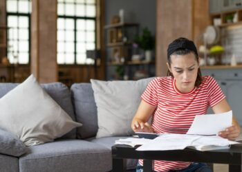 Find out how to know for those who ought to refinance your mortgage or purchase a home