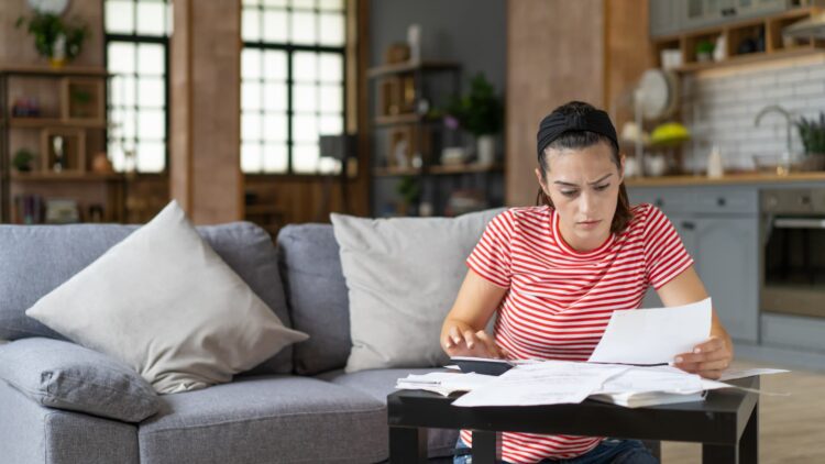 Find out how to know for those who ought to refinance your mortgage or purchase a home