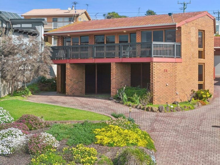 Authentic Eighties Jan Juc dwelling smashes reserve by $1m