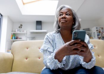 Is Apple a Purchase, Promote, or Maintain in 2025?