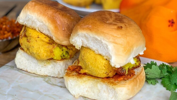 ‘Rs 24 lakh yearly’: Vada pav vendor’s earnings matches white collar paychecks, web reacts