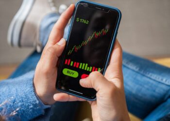 From Tweets to Trades: The Hidden Dangers of Social Media in Investing