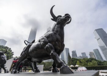 Chinese language Shares Hunch on Tech Earnings, Geopolitical Tensions