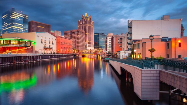 Minneapolis vs Milwaukee: Which Metropolis is Proper for You?