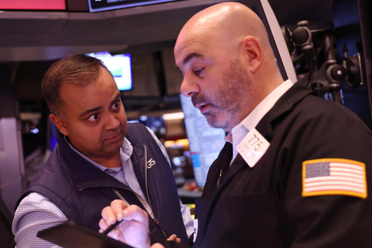 Dow, S&P 500, Nasdaq transfer greater with Apple earnings within the wings