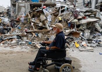 Porter prices NRI a whopping Rs 10,000 free of charge wheelchair service at Delhi’s Hazrat Nizamuddin railway station, license revoked completely