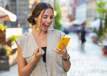 Finest Inventory to Purchase Proper Now: Amazon vs. Coupang