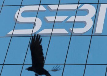 Axis AMC: Axis AMC, former CEO Nigam, others pay Rs 6.27 cr to Sebi to settle MF norms violation case