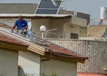 New housing rooftop photo voltaic panel incentives unveiled
