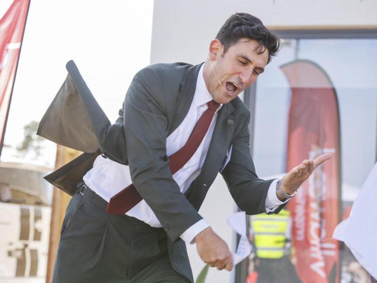 ‘Loopy’ week units Melbourne public sale benchmark