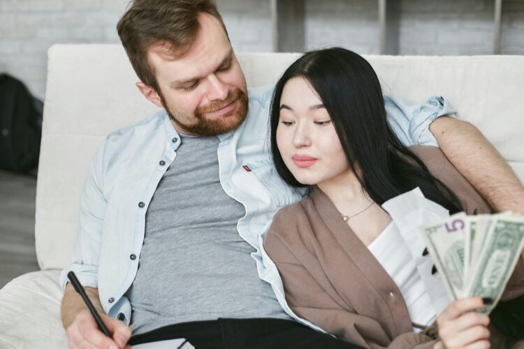 8 Methods {Couples} Are Secretly Constructing Wealth Whereas Everybody Else Complains