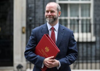 Britain to chop firms’ vitality payments in new industrial technique