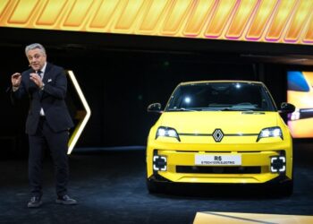 Renault shares slide as chief govt Luca de Meo quits to steer Kering