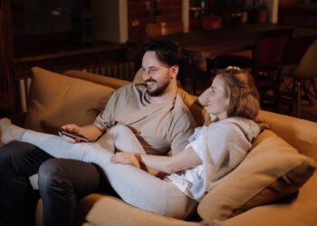 6 Issues DINK {Couples} Do on Weeknights That Make Everybody Jealous