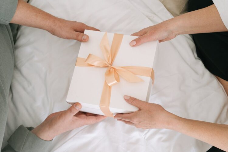 7 Present-Giving Habits That Reveal Who Actually Holds the Energy in a Relationship
