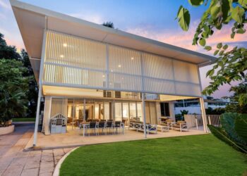 Money, cheque or crypto: Luxurious house sale invitations Bitcoin consumers