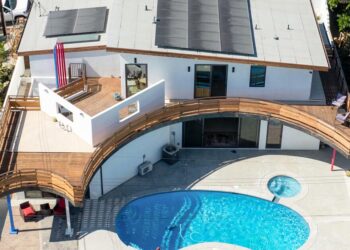 They tore down their L.A. midcentury dwelling and constructed a contemporary new one