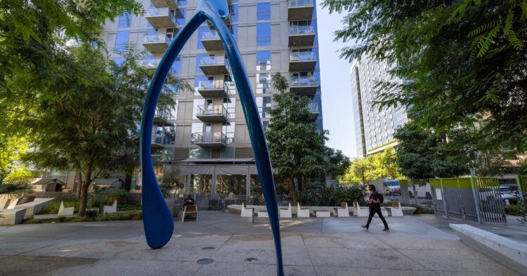 New 51-story house tower in downtown L.A. will get metropolis nod