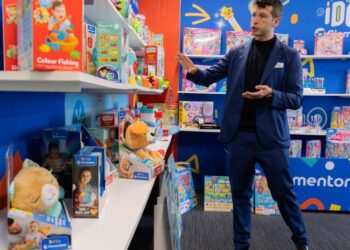 Santa’s elves arrange workshop in El Segundo with sprawling new toy hub