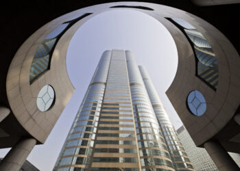 Hong Kong’s IPO Increase: Gateway or Danger Entice for Buyers?