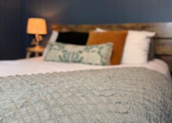 Linens & Hutch: Save 72% off Textured Comforter Units + Free Transport, plus extra!