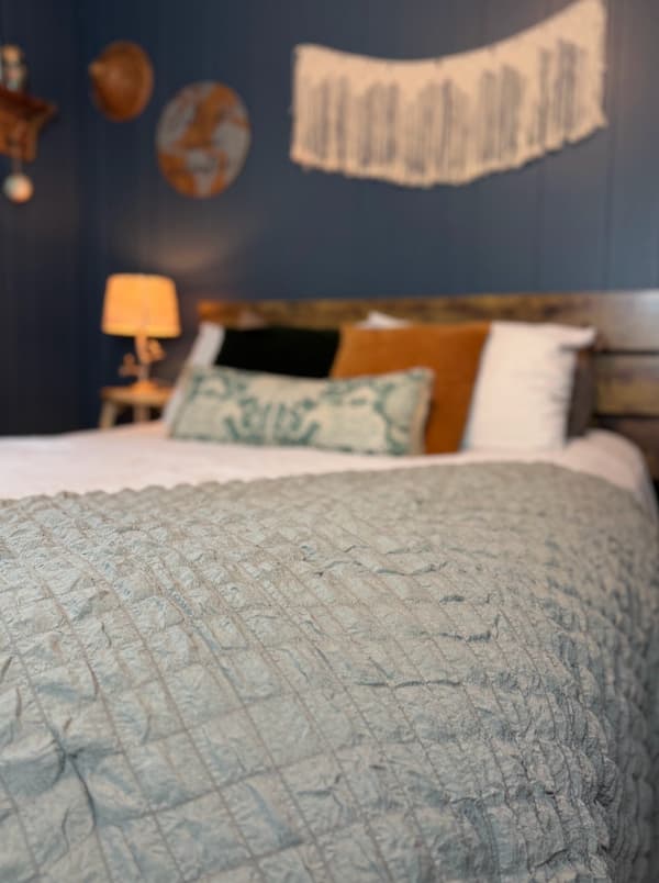 Linens & Hutch: Save 72% off Textured Comforter Units + Free Transport, plus extra!