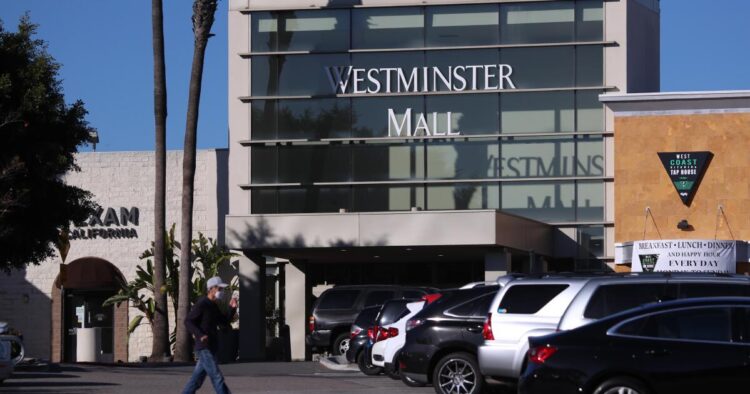 Orange County customers say goodbye to Westminster Mall