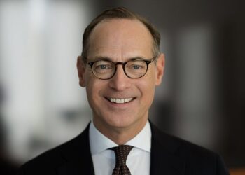 Allianz lifts revenue outlook as financials surge