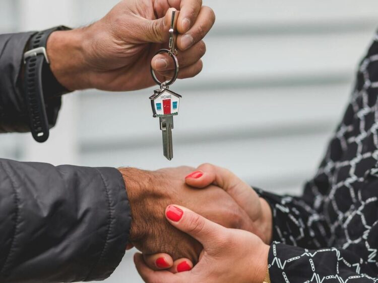 Ought to Charlotte carry a $200,000 mortgage into retirement or promote her dwelling and hire?