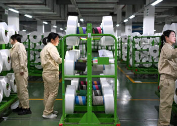 China’s manufacturing unit exercise shrinks once more in November, companies exercise cools