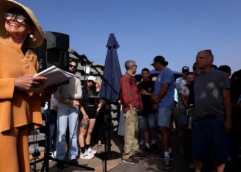 ‘Herd immunity’: Pushing a coastal neighborhood to turn out to be fireproof after the Palisades fireplace