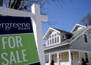 Garry Marr: For Canadians who personal actual property within the U.S., resolution to promote comes at a price