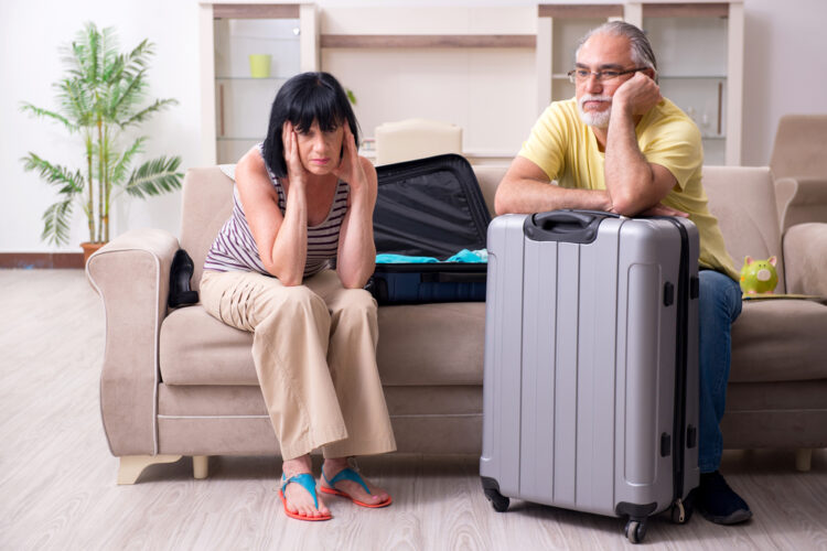 Why Excessive-Incomes {Couples} Nonetheless Really feel Broke After Holidays