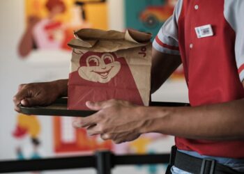 McDonald’s Rival Jollibee Soars on Plan to Record World Unit