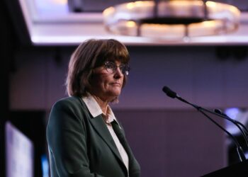 Huge banks inform debtors to brace for RBA fee hike