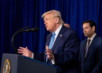 Donald Trump warns Venezuelan rulers as Washington prepares to dictate coverage