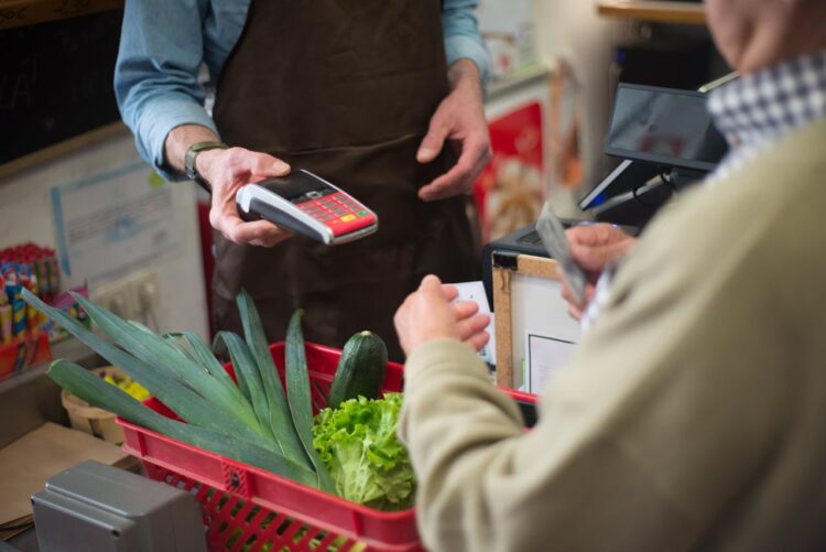 Folks Are Utilizing Credit score Playing cards Simply to Afford Primary Groceries