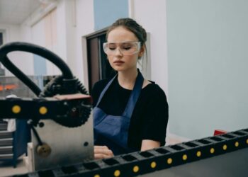 Huntsman Company (HUN) Soars 24% Forward of Earnings