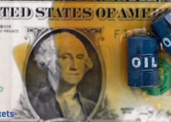 Greenback surges as US-Iran struggle pushes oil previous $100 a barrel