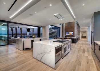 Waterfront Lake Las Vegas Property Designed by Frank Lloyd Wright’s Apprentice Undergoes Hefty Worth Reduce