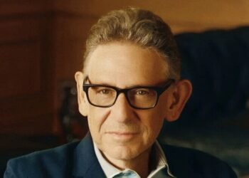 Sir Lucian Grainge talks AI technique, Downtown, D2C, superfans, and extra on UMG’s newest earnings name