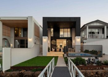 House owners make ‘regretful’ determination to promote new luxurious Bulimba river residence