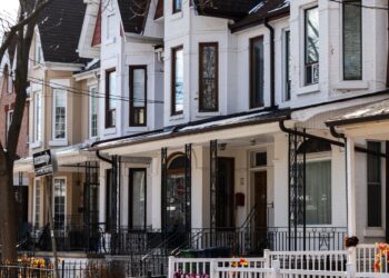 Regardless of rising monetary pressures, Canadians are nonetheless reliably paying their mortgages