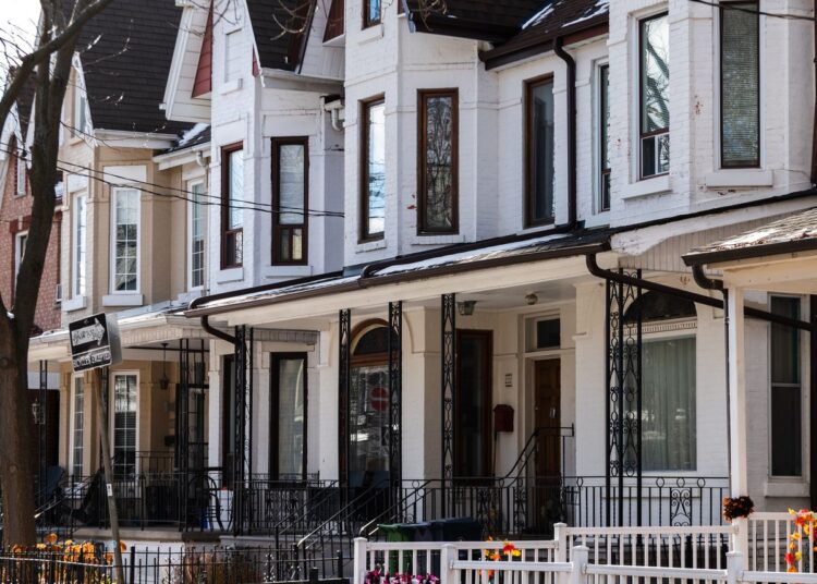 Regardless of rising monetary pressures, Canadians are nonetheless reliably paying their mortgages