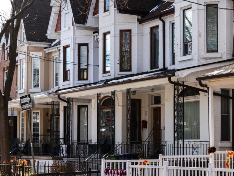 Regardless of rising monetary pressures, Canadians are nonetheless reliably paying their mortgages