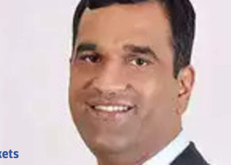 Madhusudan Kela picks beaten-down smallcap bets; buys Indiabulls, Simplex Infra in This fall