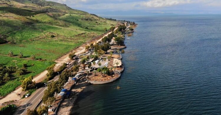 Kinneret ends March above backside crimson line