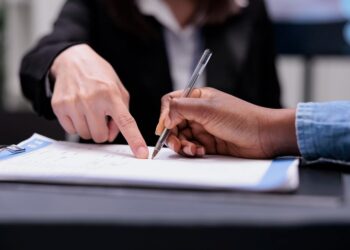 Guide Contracts and E&O Claims
