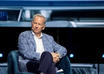 Eric Schmidt Booed at College of Arizona Commencement Over AI and Jobs
