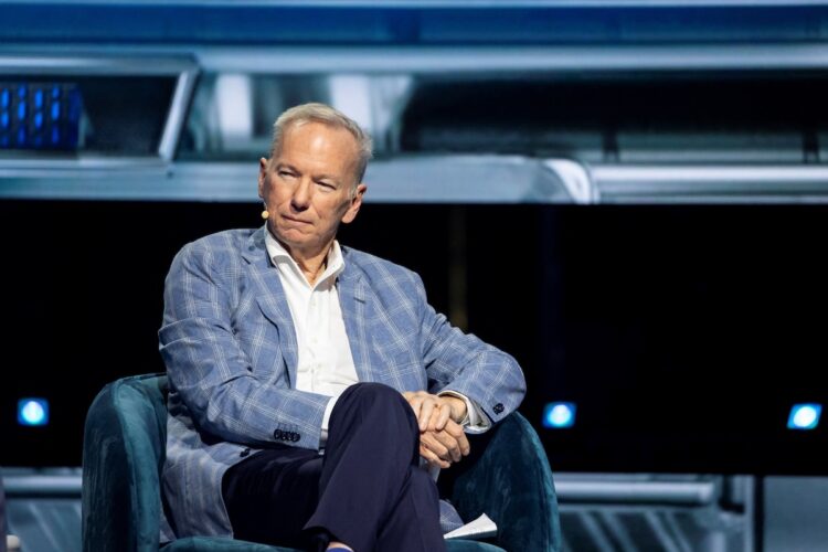 Eric Schmidt Booed at College of Arizona Commencement Over AI and Jobs